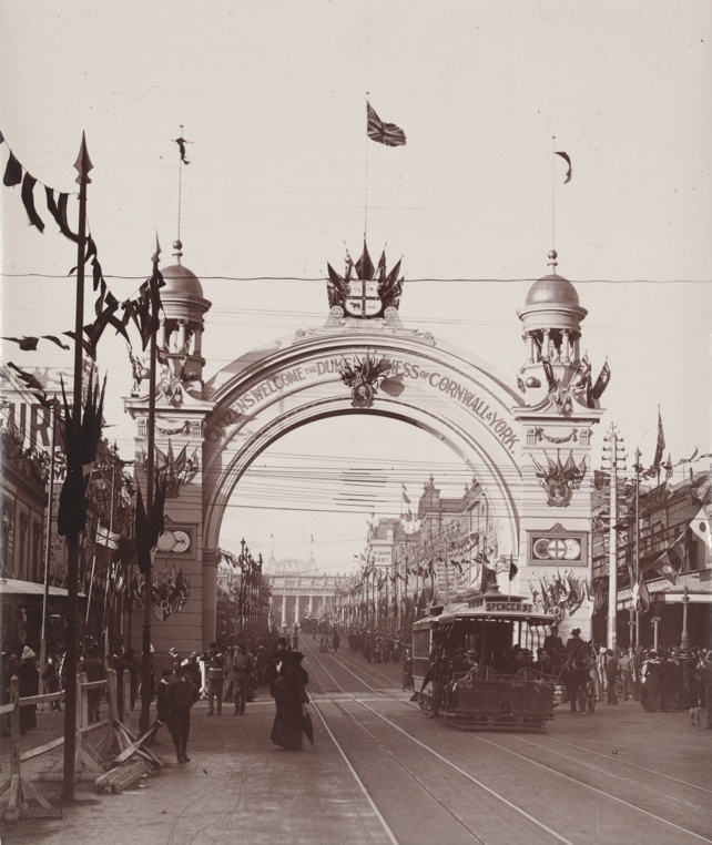 Image of the Citizens arch welcoming the Duke and Duchess of Cornwall and York to Melbourne, May 1901