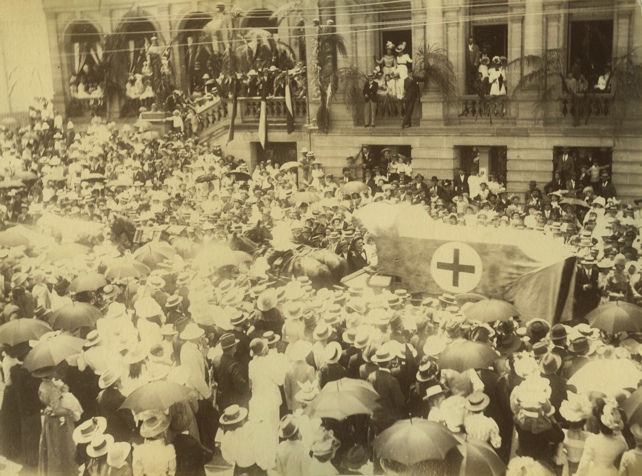 A view of the Commonwealth procession outside treasury building, Queen Street, Brisbane, 1901