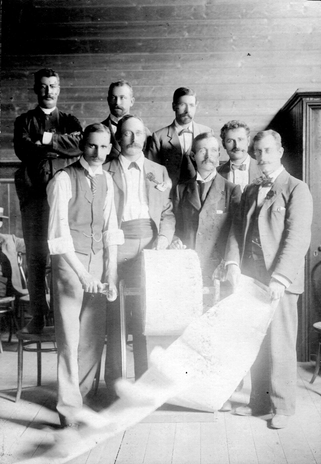 A photo of the Eastern Goldfields Reform League displaying their 'Separation for Federation' petition, 1898.